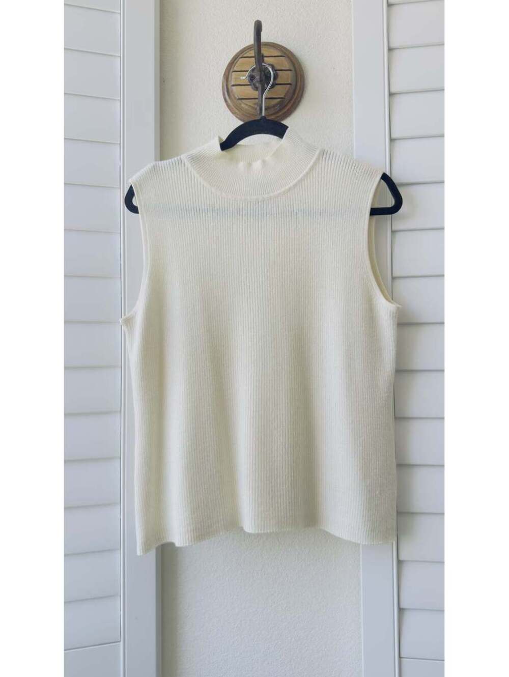 Classic Elements Cream Ribbed Metallic Mock Neck - Size XL